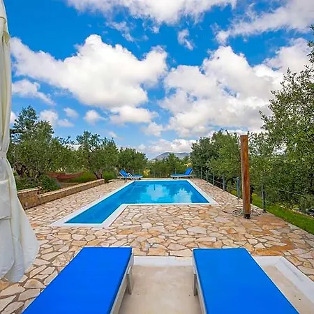 Hakuna Matata Holidays Agalia With Airco & Pool In Greek Olive Grove Hotel *